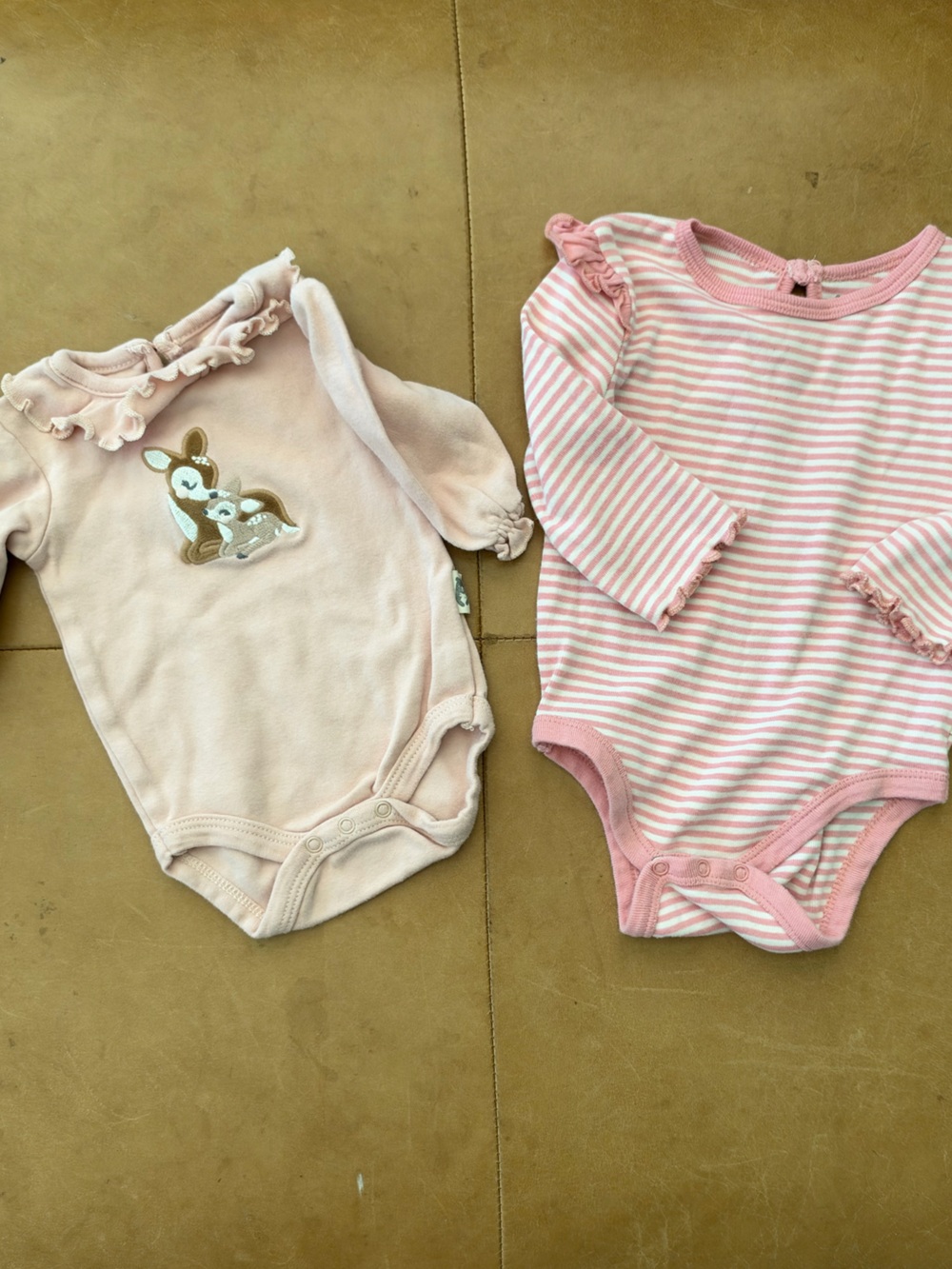 Set of 2 Organic Onesies 0-3M
